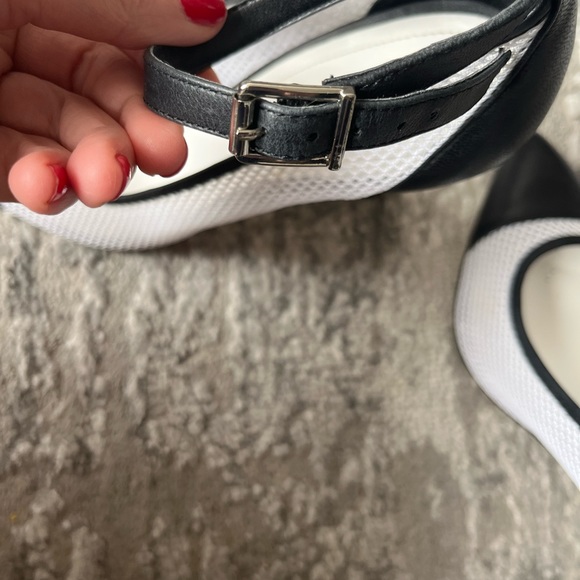 BCBGeneration White Mesh Pumps with Black Detailing (Size 7.5) - Picture 4 of 7